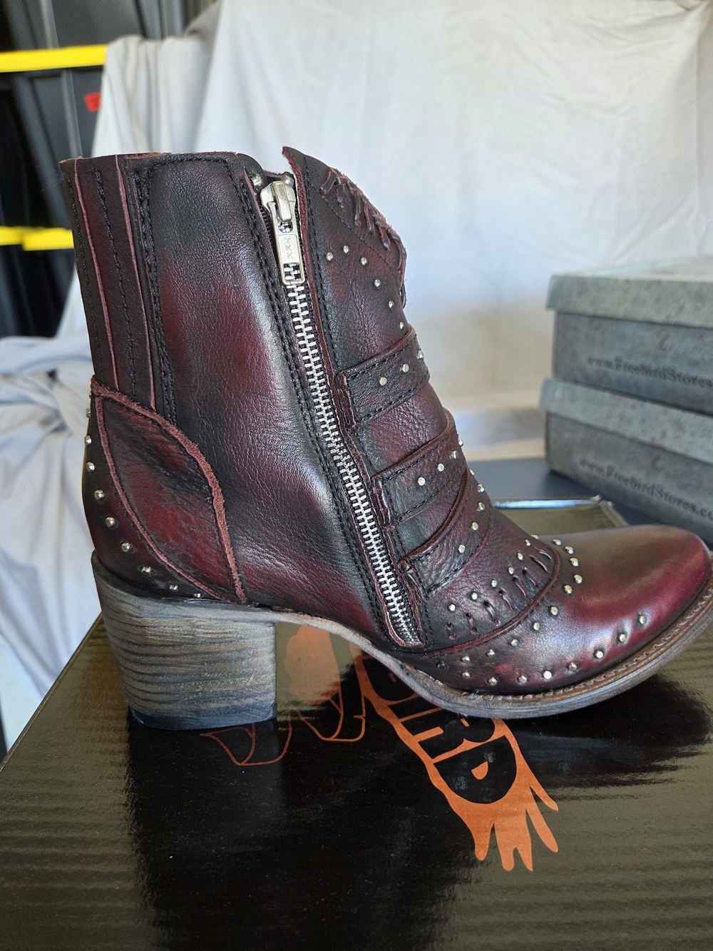 NEW, Gorgeous Freebird Wine Savanna Bootie, Size 10 - Picture 7 of 10